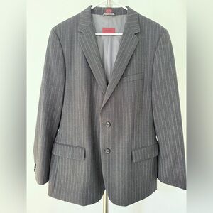 HUGO BOSS Charcoal Pinstripe Blazer size 44R like new